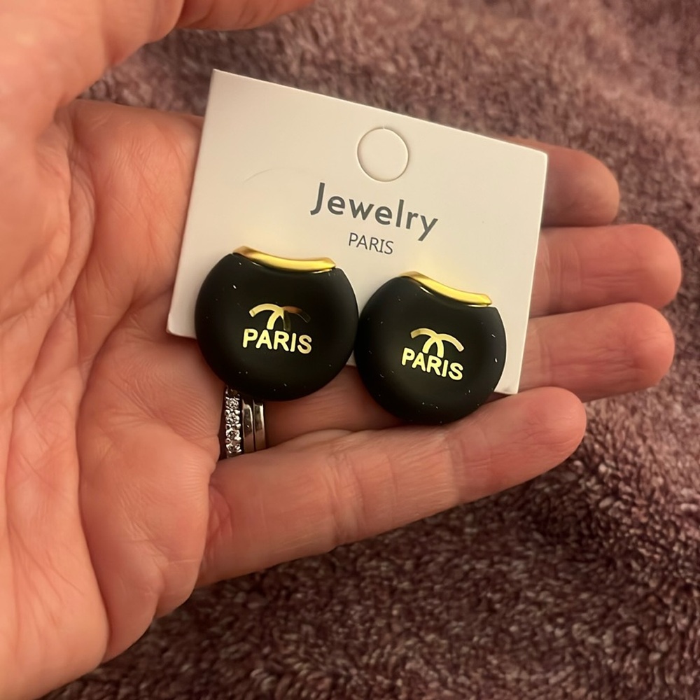 High fashion-CC Paris Earrings-NEW